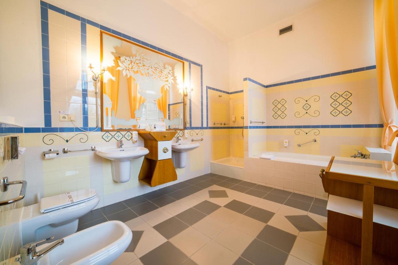 Hotel Three Lilies Inkl Aquaforum Frantiskovy Lazne Luaran gambar